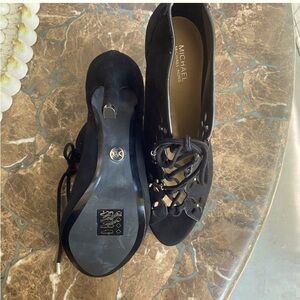 Super cute Micheal kors black heels